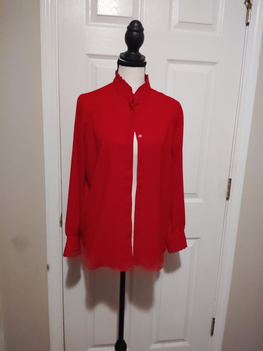 Ann Taylor petite women's classic Red Button Front Blouse Size SP Ruffle Neck.